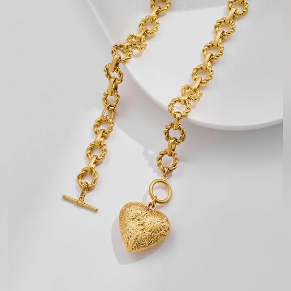 14K GOLD PLATED Chunky Heart Chain Link Choker Necklace - Picture 4 of 5